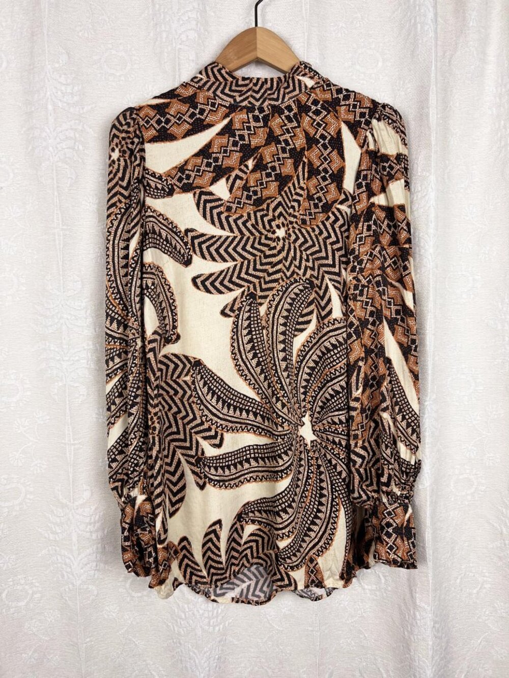 Farm Rio Yawanawa Banana mockneck blouse viscose satin flowy boho puff sleeve M - Picture 2 of 11